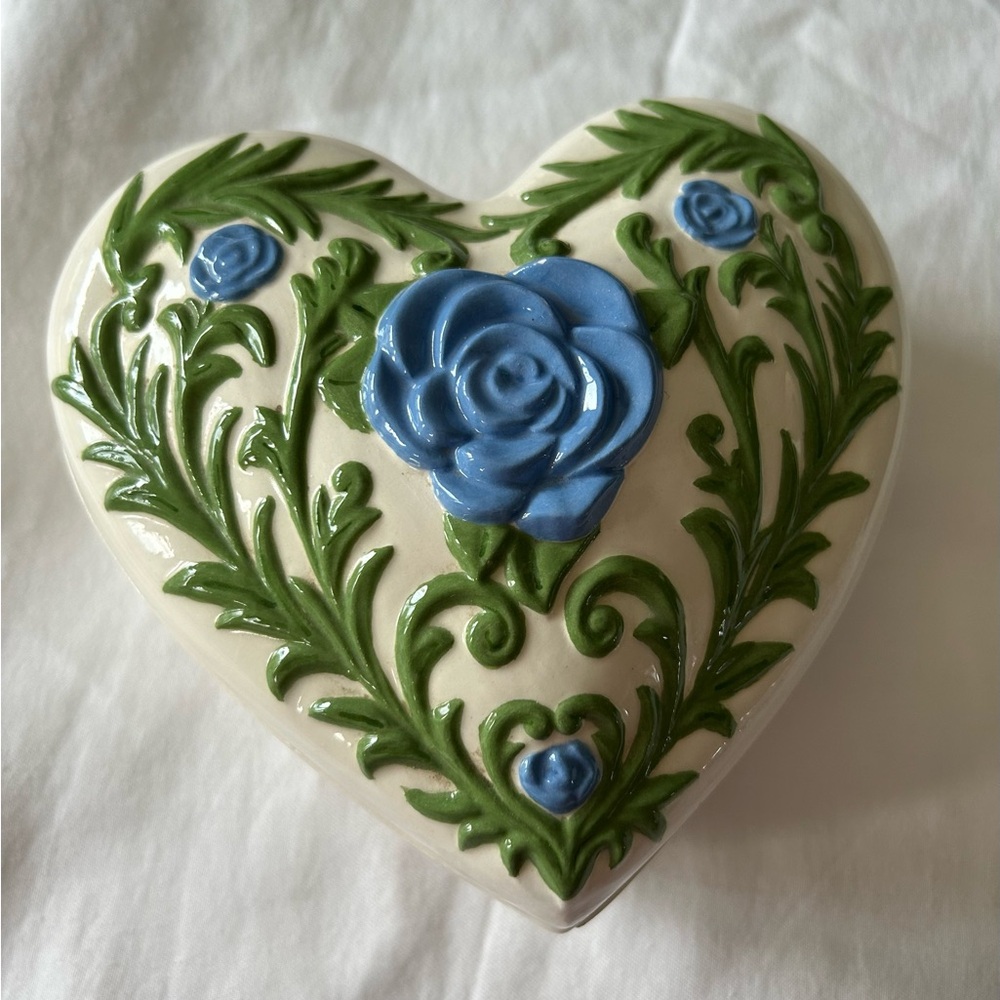 Elegant Heart-Shaped Ceramic Trinket Box with Blue and Green Design